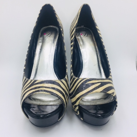 ZEBRA Peep Toe Platform Pump - Picture 2 of 4